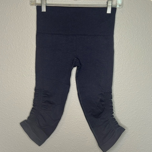 Lululemon In The Flow Ruched Seamless Crop Size 4 Inkwell - Picture 2 of 10